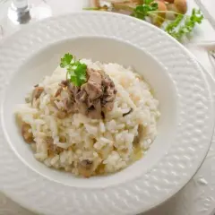 Czym jeść risotto, aby wydobyć pełnię smaku i zaskoczyć gości?