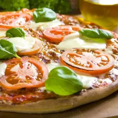 Jak zrobić pizzę margarita w prosty sposób – przepis krok po kroku
