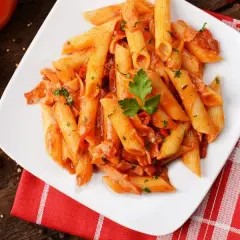 Penne arrabiata przepis – szybki i prosty sposób na pyszny obiad