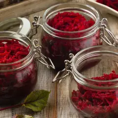 Słoiki z buraczkami na zimę rewelacja. Domowe przetwory z buraków, gotowe do spożycia.
