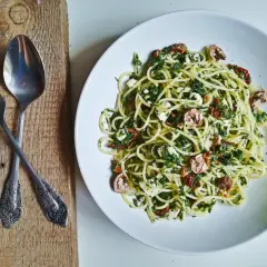 Szybkie i smaczne spaghetti ze szpinakiem i fetą w 30 minut