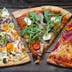 Z czym pizza domowa? Odkryj najlepsze dodatki i smaki