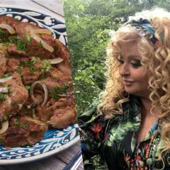 Jak zrobić wątróbkę? Na talerzu aromatyczna wątróbka z cebulką i natką pietruszki. Obok uśmiechnięta Magda Gessler.