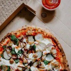 Jakie przyprawy do pizzy? Odkryj sekrety idealnych smaków