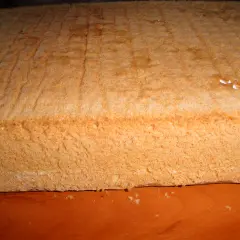 Puszysty biszkopt z 6 jaj, idealny do tortów. Prosty przepis na biszkopt z 6 jaj, który zawsze wychodzi.
