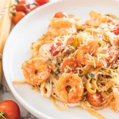 Pyszne spaghetti z krewetkami i szpinakiem w 30 minut – łatwy przepis