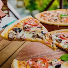 Ile osób najedzie się pizzą 40 cm? Sprawdź, zanim zamówisz!