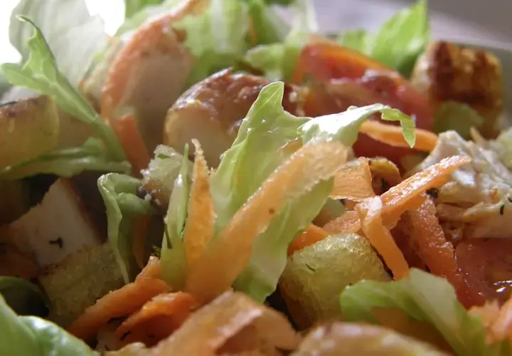 Sałatka jak z McDonald's - zdrowa alternatywa, którą pokochasz
