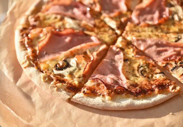 Jak przygotować pieczarki do pizzy, aby uniknąć wodnistego smaku