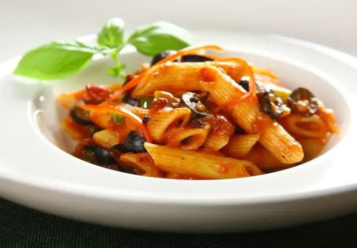 Pyszne spaghetti arrabiata: łatwy przepis na pikantny smak
