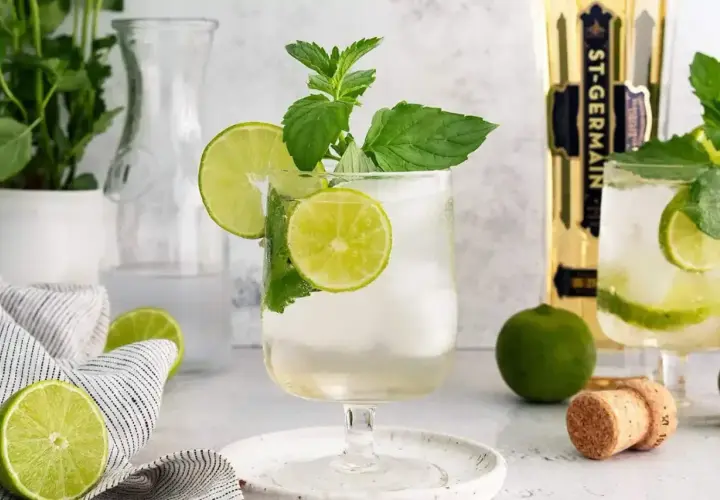 Orzeźwiający drink z limonką i miętą, idealny na lato. Poznaj przepis na Hugo drink!