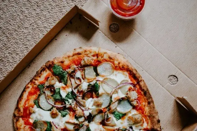 Jakie przyprawy do pizzy? Odkryj sekrety idealnych smaków