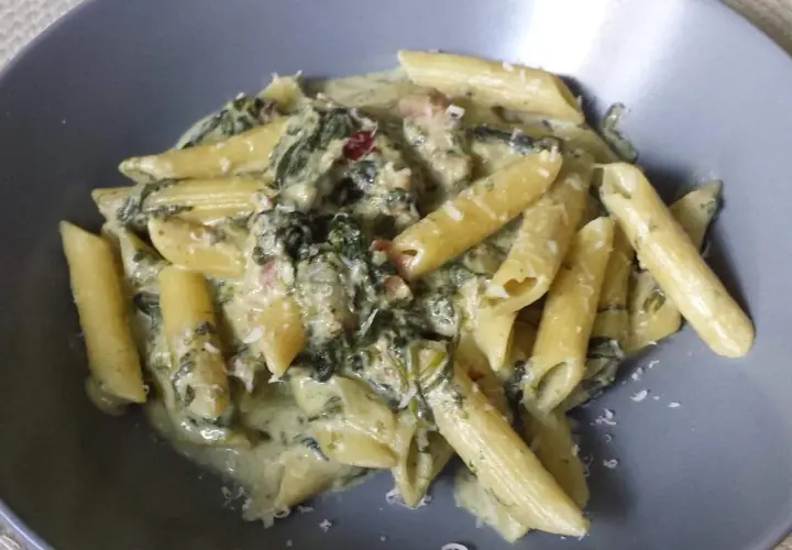 Szybki przepis na penne gorgonzola, który zachwyci Twoje podniebienie
