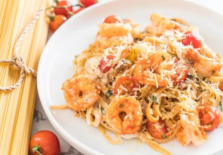 Pyszne spaghetti z krewetkami i szpinakiem w 30 minut – łatwy przepis