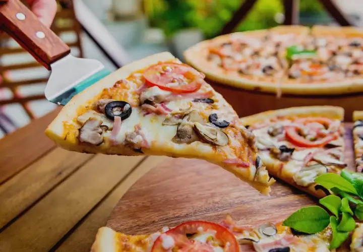 Ile osób najedzie się pizzą 40 cm? Sprawdź, zanim zamówisz!
