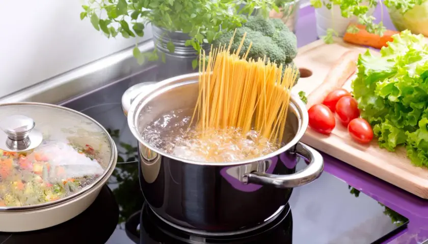 Ile makaronu spaghetti na 4 osoby? Odpowiednia ilość na idealny posiłek