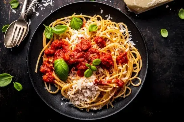 Przepis na sos do spaghetti, który zachwyci Twoich gości