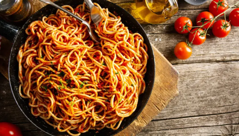 Szybkie spaghetti na patelni – prosty przepis na pyszne danie