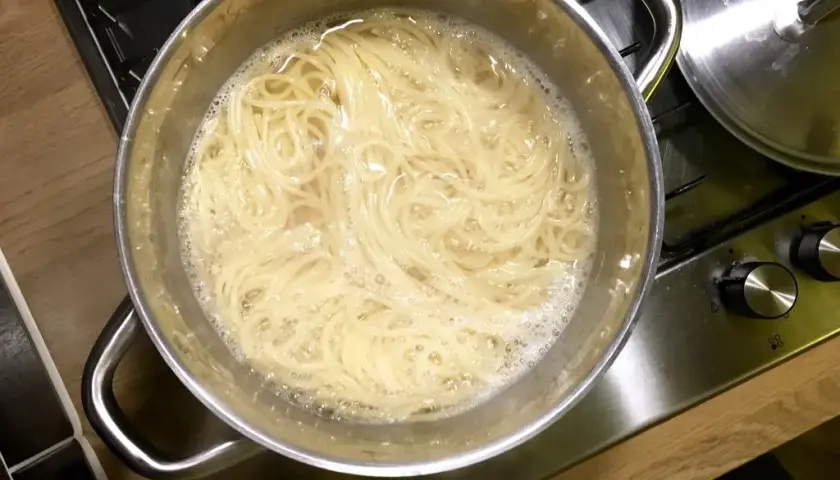 Ile kalorii ma ugotowany makaron? Zaskakujące różnice w kaloriach!