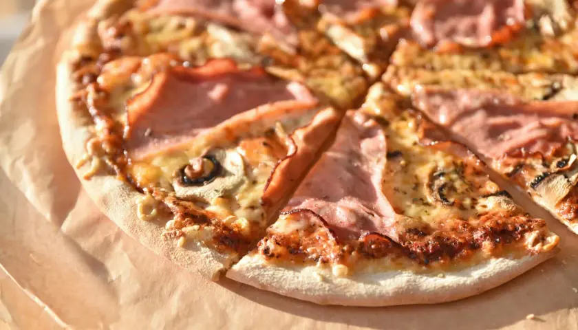 Jak przygotować pieczarki do pizzy, aby uniknąć wodnistego smaku