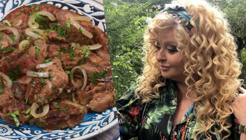 Jak zrobić wątróbkę? Na talerzu aromatyczna wątróbka z cebulką i natką pietruszki. Obok uśmiechnięta Magda Gessler.