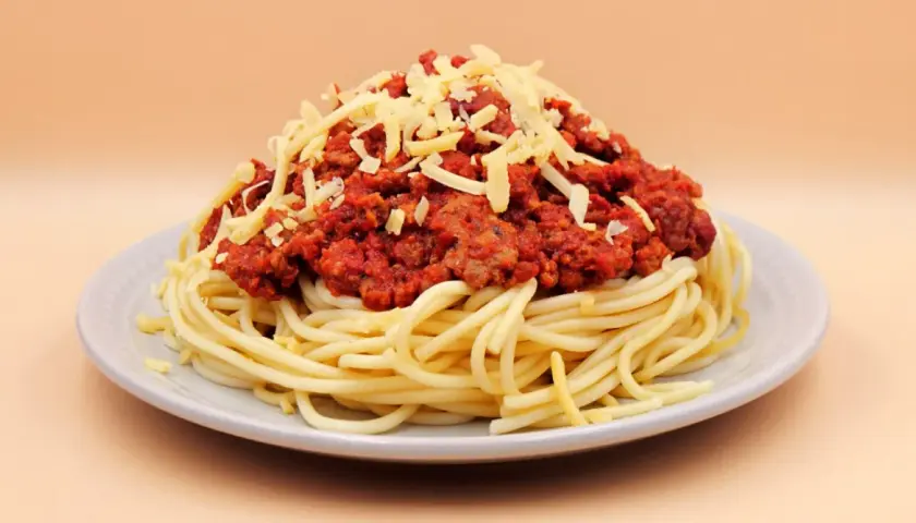 Ile kcal ma spaghetti bolognese z makaronem? Sprawdź, co jeść!