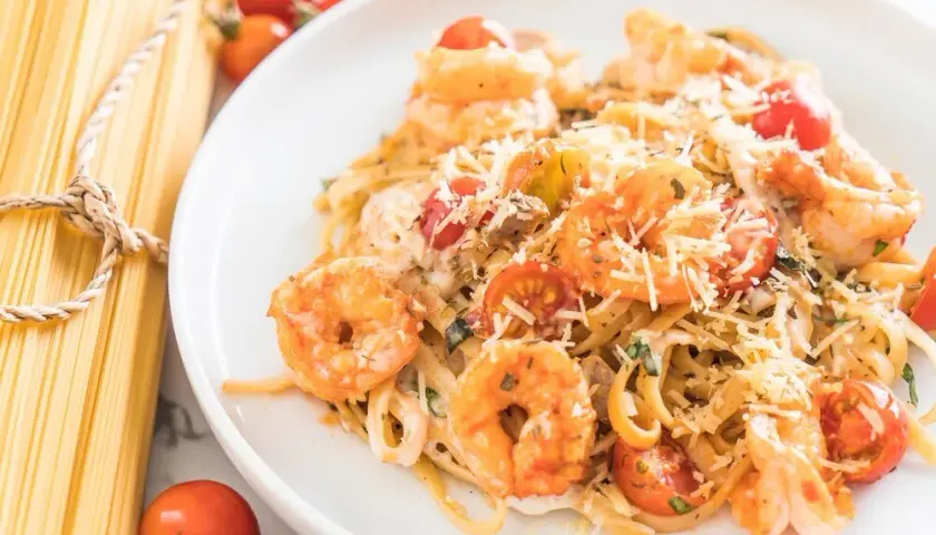 Pyszne spaghetti z krewetkami i szpinakiem w 30 minut – łatwy przepis