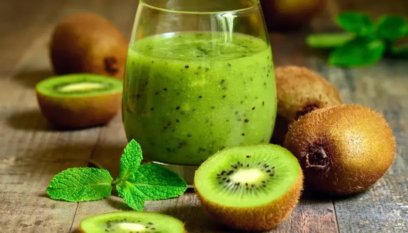 Szybki i zdrowy koktajl banan kiwi - przepis na pyszny napój