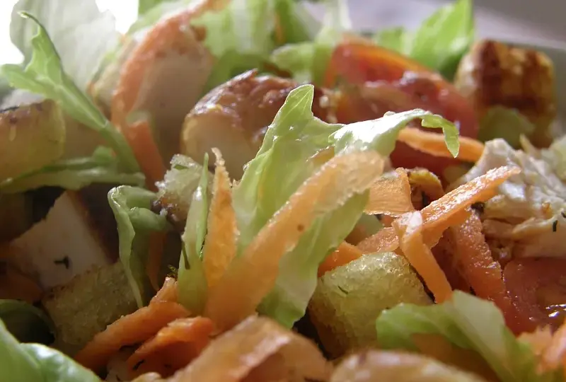 Sałatka jak z McDonald's - zdrowa alternatywa, którą pokochasz