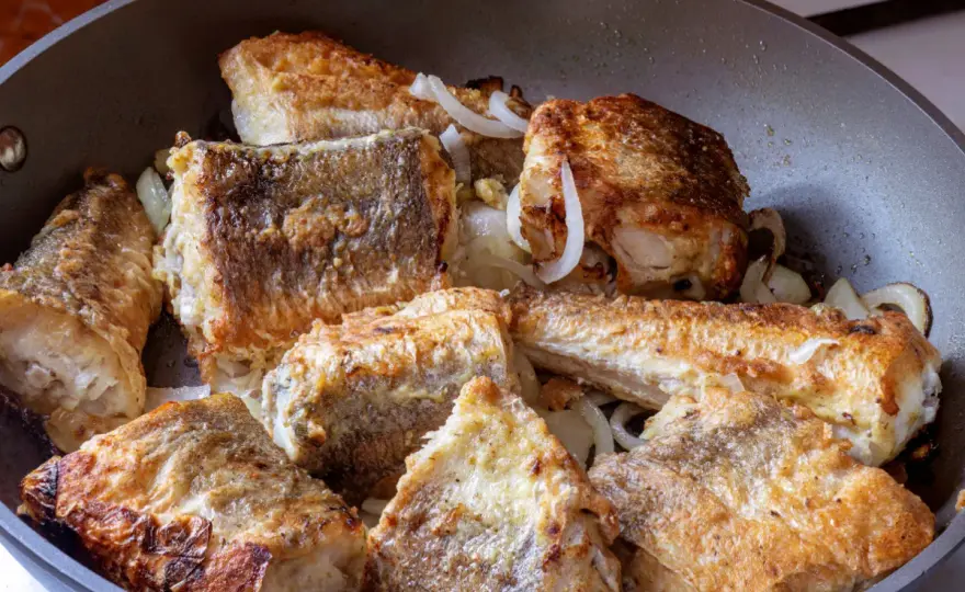Jak smażyć rybę? Soczysty filet i chrupiąca skórka!