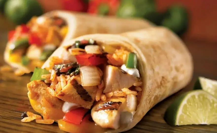 Tortilla z kurczakiem na ciepło - przepis, który działa
