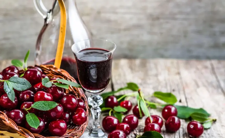 Domowa wiśniówka - przepis, który zawsze się udaje