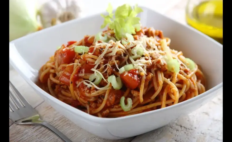 Prosty przepis na spaghetti pomodoro, który zachwyci Twoje podniebienie