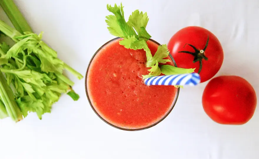 Zdrowy koktajl z pomidorów, który odmieni twoją dietę na lepsze