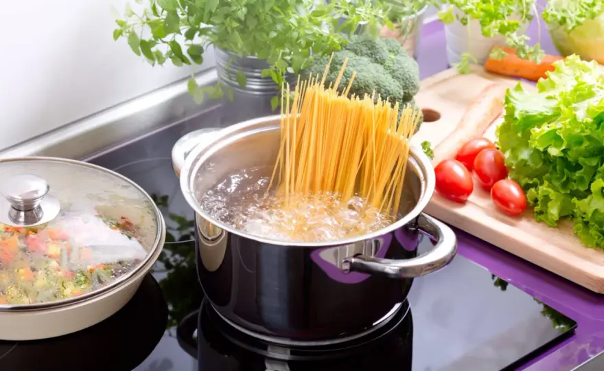 Ile makaronu spaghetti na 4 osoby? Odpowiednia ilość na idealny posiłek