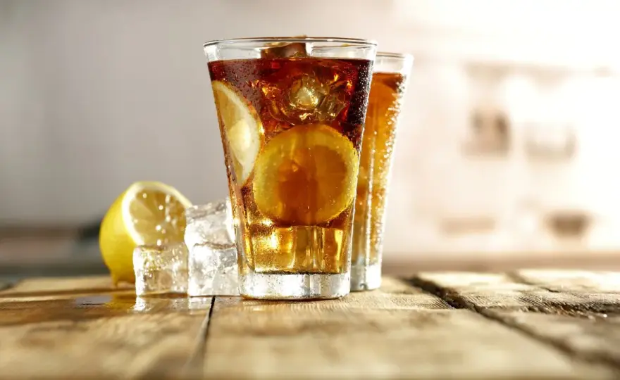 Long Island Iced Tea - przepis, proporcje, błędy. Zrób go dobrze!