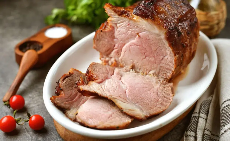 Pieczeń wieprzowa - jak upiec soczyste mięso?