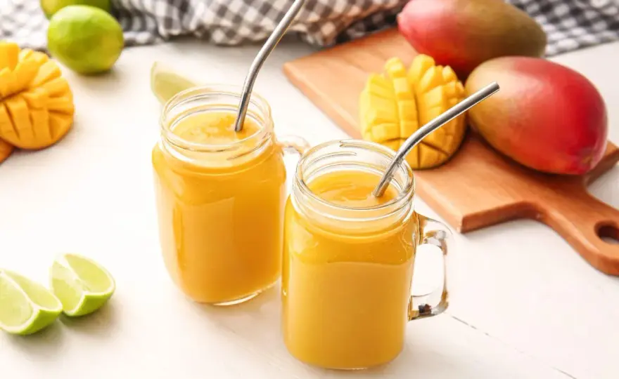 Koktajl z mango: orzeźwiający przepis na zdrowy napój latem