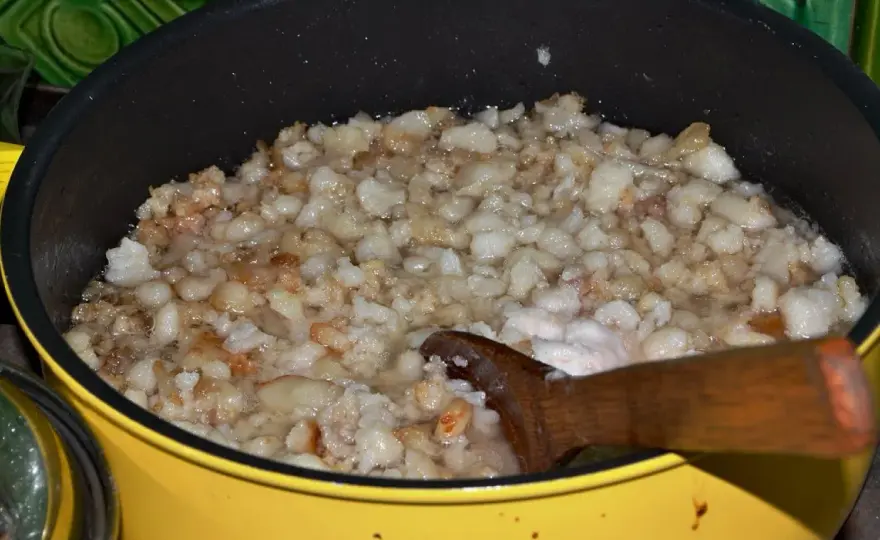 Domowy smalec - Jak go zrobić, by był klarowny i aromatyczny?