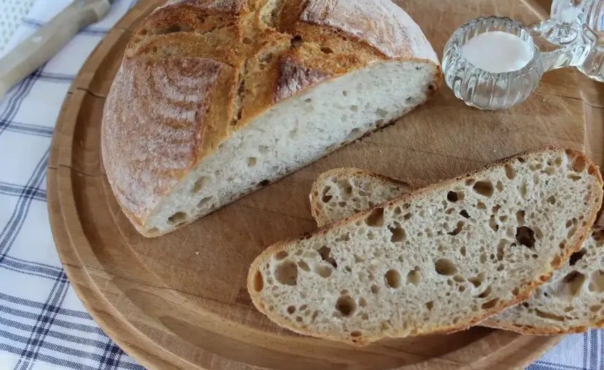 Chleb żytni na zakwasie - Jak upiec idealny bochenek bez zakalca?