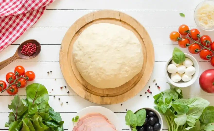 Ile może leżeć ciasto na pizzę? Sprawdź, by uniknąć zmarnowania