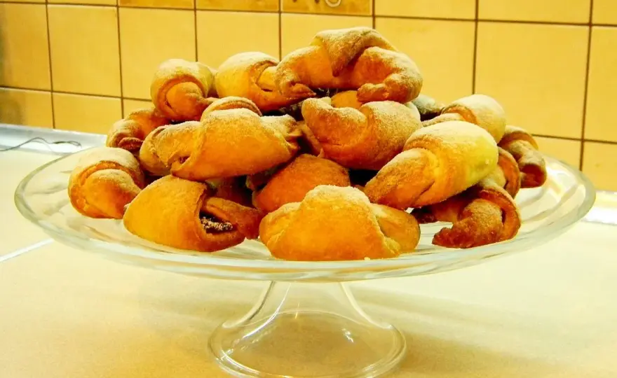 Rogaliki drożdżowe - przepis babci - jak zrobić idealnie miękkie?