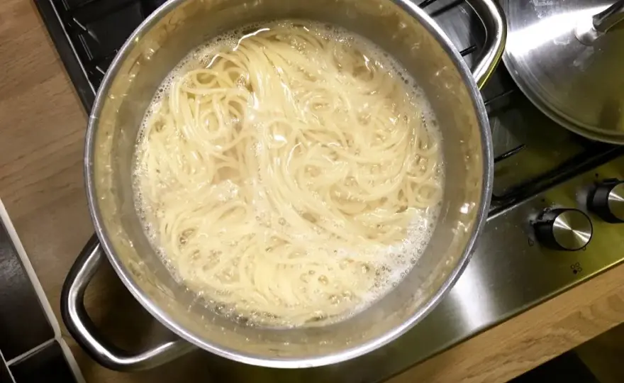 Ile kalorii ma ugotowany makaron? Zaskakujące różnice w kaloriach!