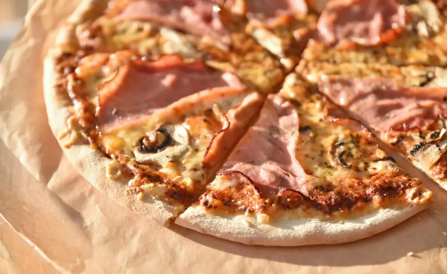 Jak przygotować pieczarki do pizzy, aby uniknąć wodnistego smaku