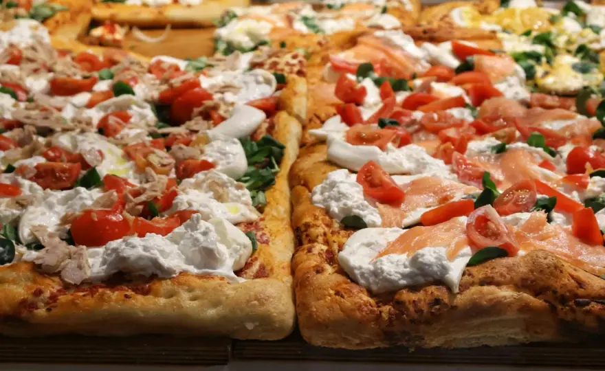 Pizza z burratą - Jak uzyskać idealnie kremowy ser i chrupiące ciasto?