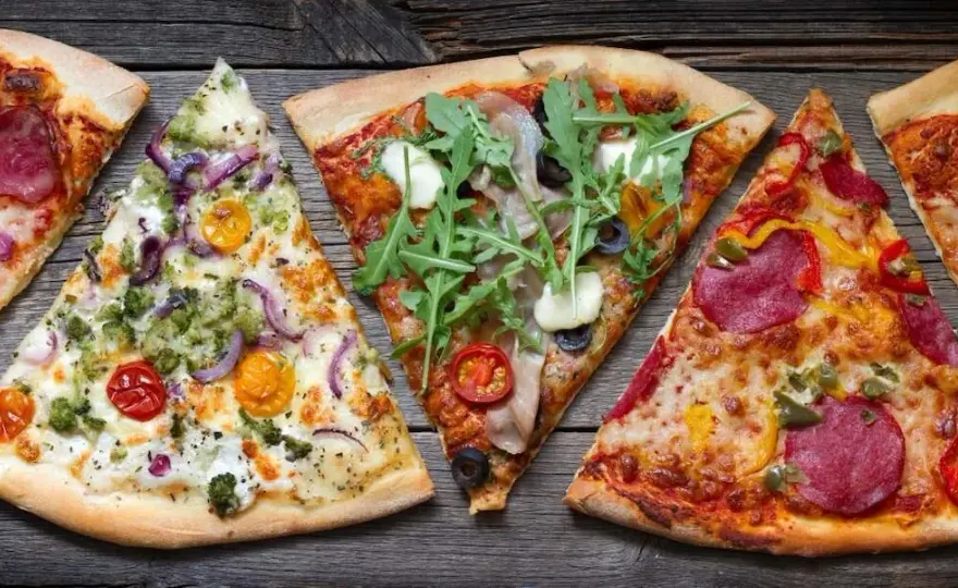 Z czym pizza domowa? Odkryj najlepsze dodatki i smaki