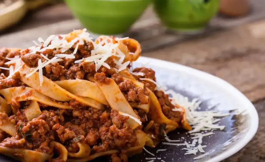 Ile smażyć mięso mielone do spaghetti, aby uniknąć grudek i uzyskać smak?