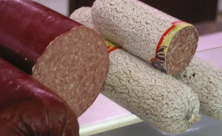 Z czego jest salami - Skład, produkcja i jak rozpoznać jakość