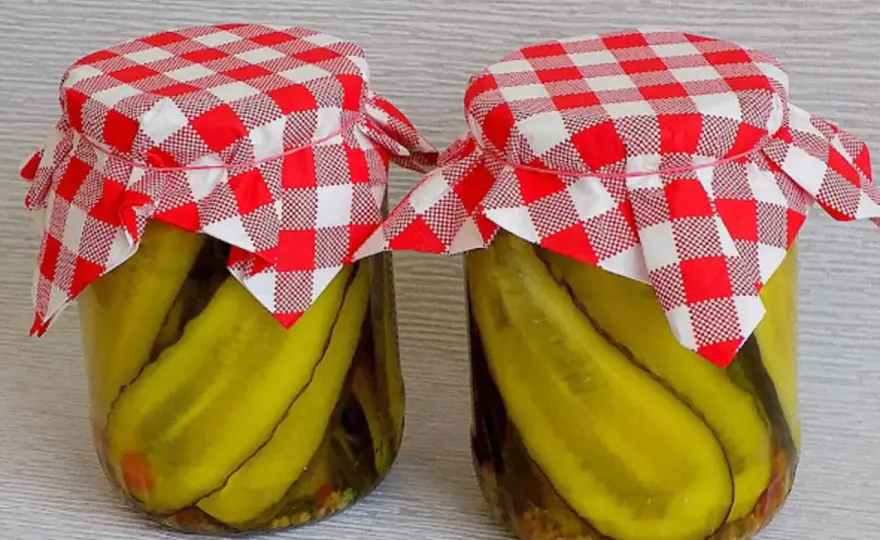 Ogórki w curry ze skórką - Jak zrobić, by zawsze były chrupiące?
