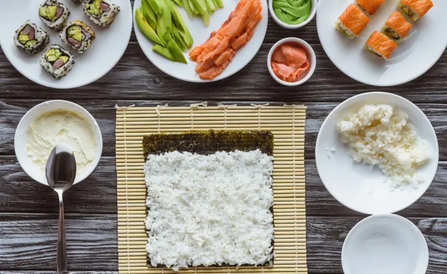 Czy ryż do sushi nadaje się do risotto? Odkryj różnice i porady
